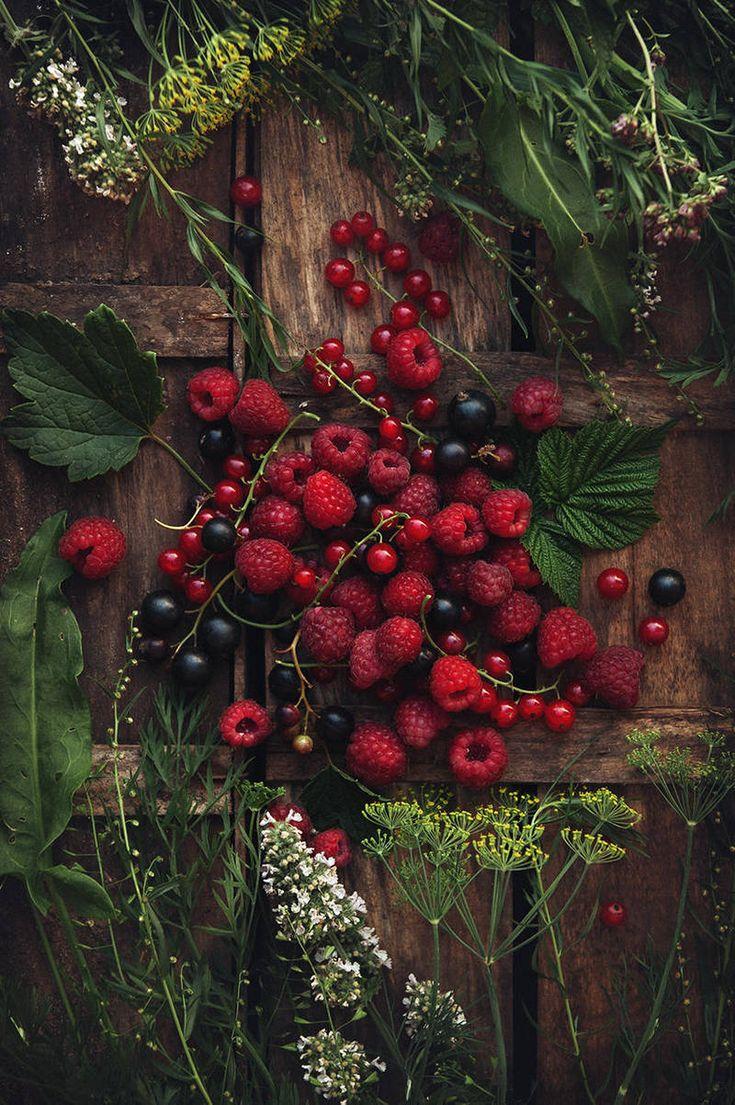 Garden's Whisper: Hand-Picked Berry Blend