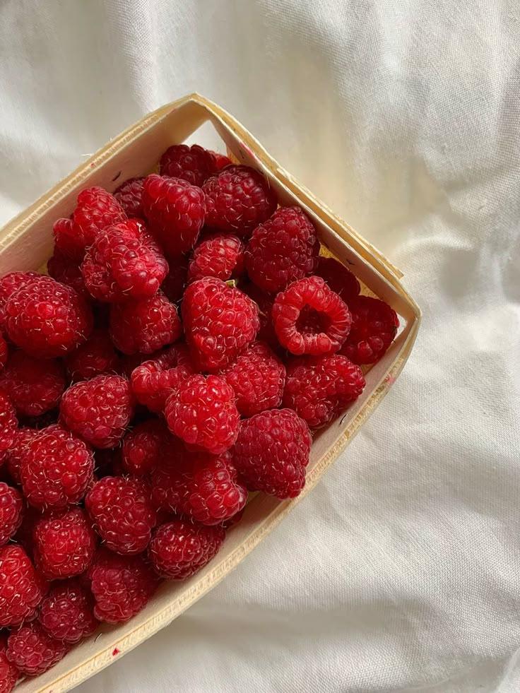 Farmers' Berry Pride: Pure Nature's Essence